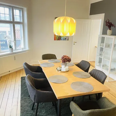 Aday - Enchanting 2 Bedroom In The Heart Of Apartment Aalborg