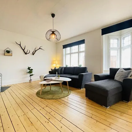 Aday - Enchanting 2 Bedroom In The Heart Of Aalborg