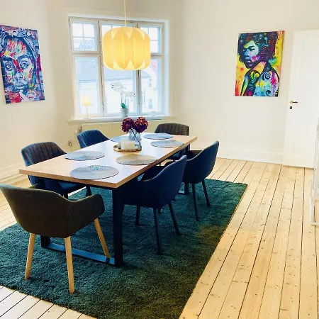 Aday - Enchanting 2 Bedroom In The Heart Of Lejlighed