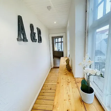 Aday - Enchanting 2 Bedroom In The Heart Of Aalborg