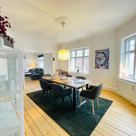 Aday - Enchanting 2 Bedroom In The Heart Of