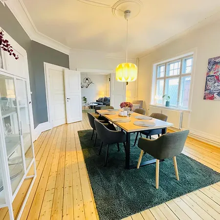 Aday - Enchanting 2 Bedroom In The Heart Of Apartment Aalborg