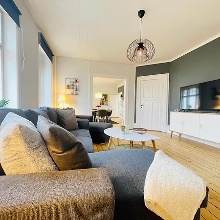 Aday - Enchanting 2 Bedroom In The Heart Of Apartment *
