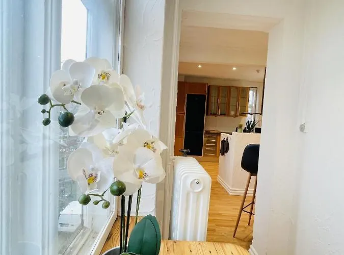 アパート Aday - Enchanting 2 Bedroom In The Heart Of オールボー