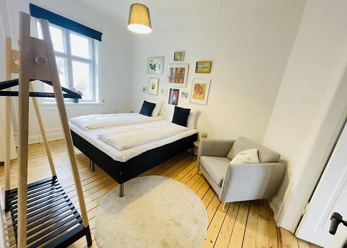 アパート Aday - Enchanting 2 Bedroom In The Heart Of