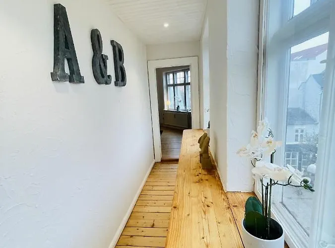 Aday - Enchanting 2 Bedroom In The Heart Of オールボー