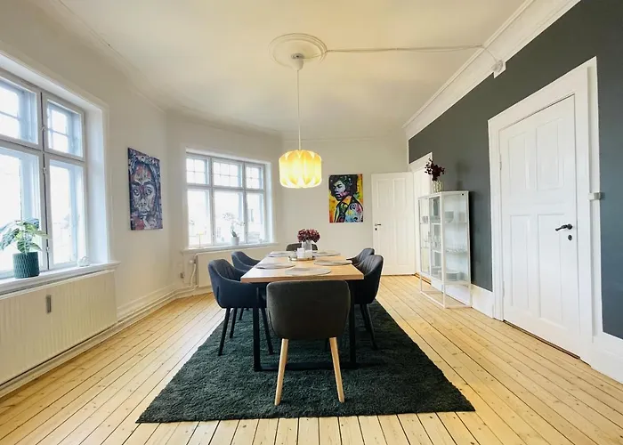 アパート Aday - Enchanting 2 Bedroom In The Heart Of オールボー