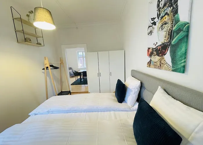 アパート Aday - Enchanting 2 Bedroom In The Heart Of
