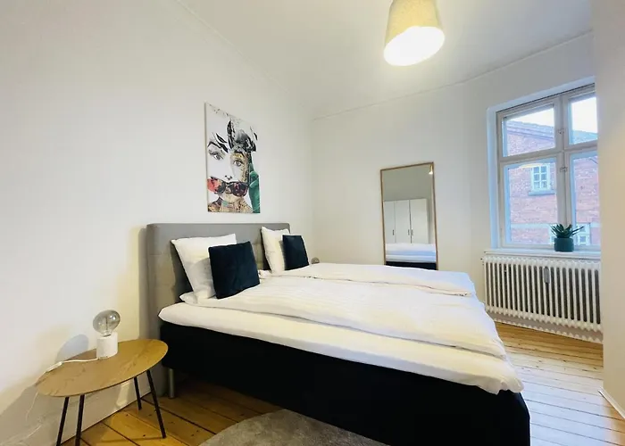 Aday - Enchanting 2 Bedroom In The Heart Of オールボー